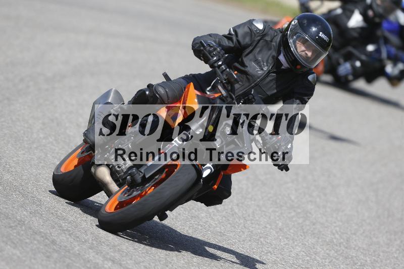 Archiv-2025/09 22.04.2025 Cornu Master School ADR/rot-rouge/30